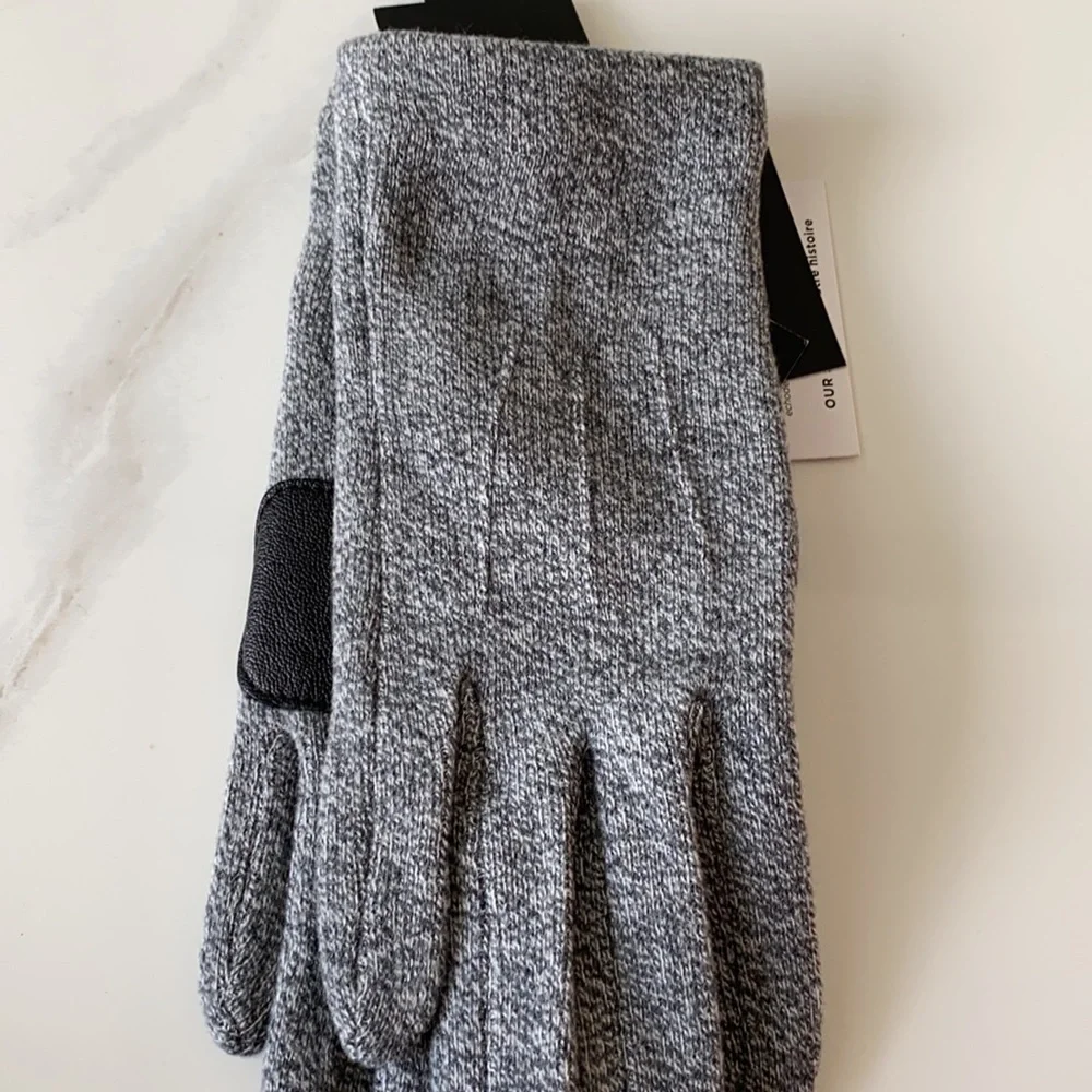 Echo Light Grey Classic Touch Gloves NWT Nordstrom Rack soft warm S/M